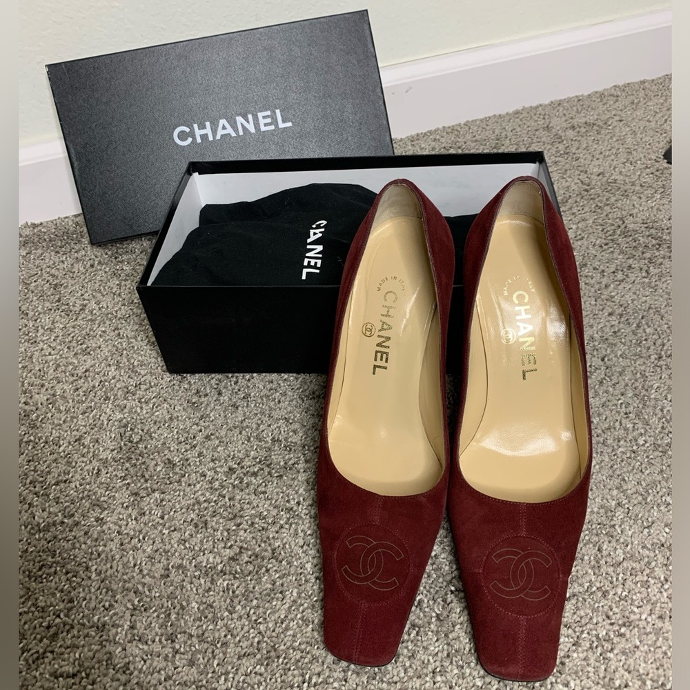 Chanel Suede Classic Pumps in Bordeaux